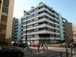  Immeuble pittoresque, bandes bleues et blanches,